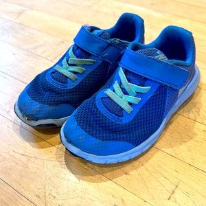 Nike Boys Velcro Sneakers. Size 11C. Blue.